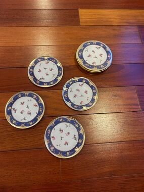 4 MOMA Cottagecore Classic Blue and White Floral Porcelain Coasters Gold Trim